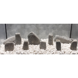 Kamień dekoracyjny fish stone na podłożu otoczak biały 1-2 cm